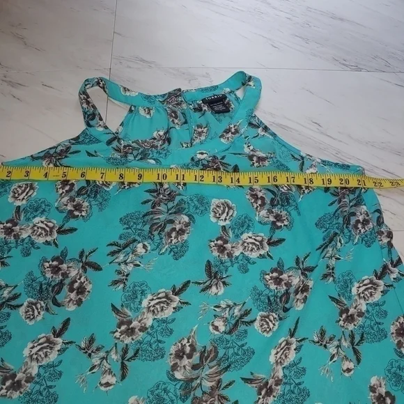 Torrid floral top - Picture 6 of 7